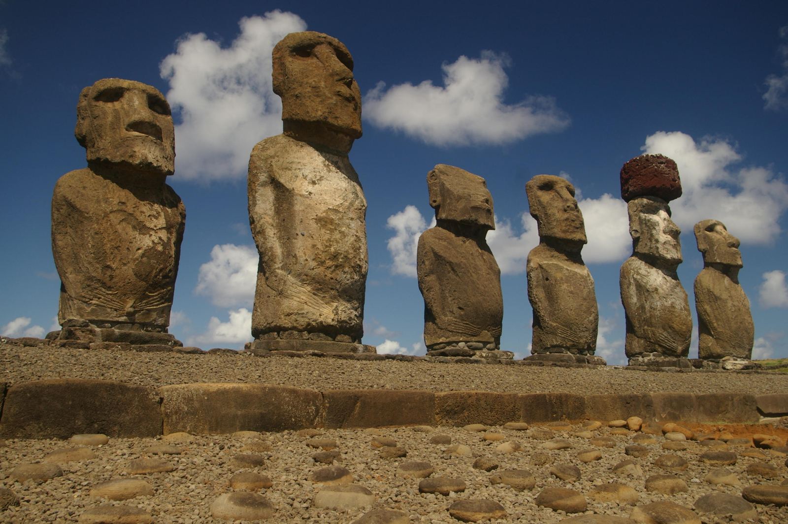 Ahu Tongariki: los 15 moái que miran hacia la isla