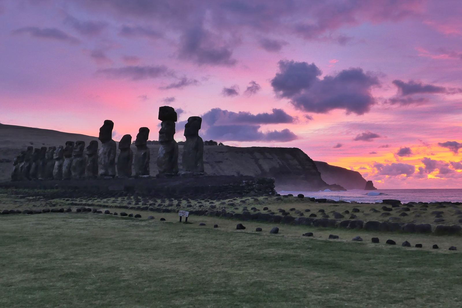 Amanecer en Tongariki